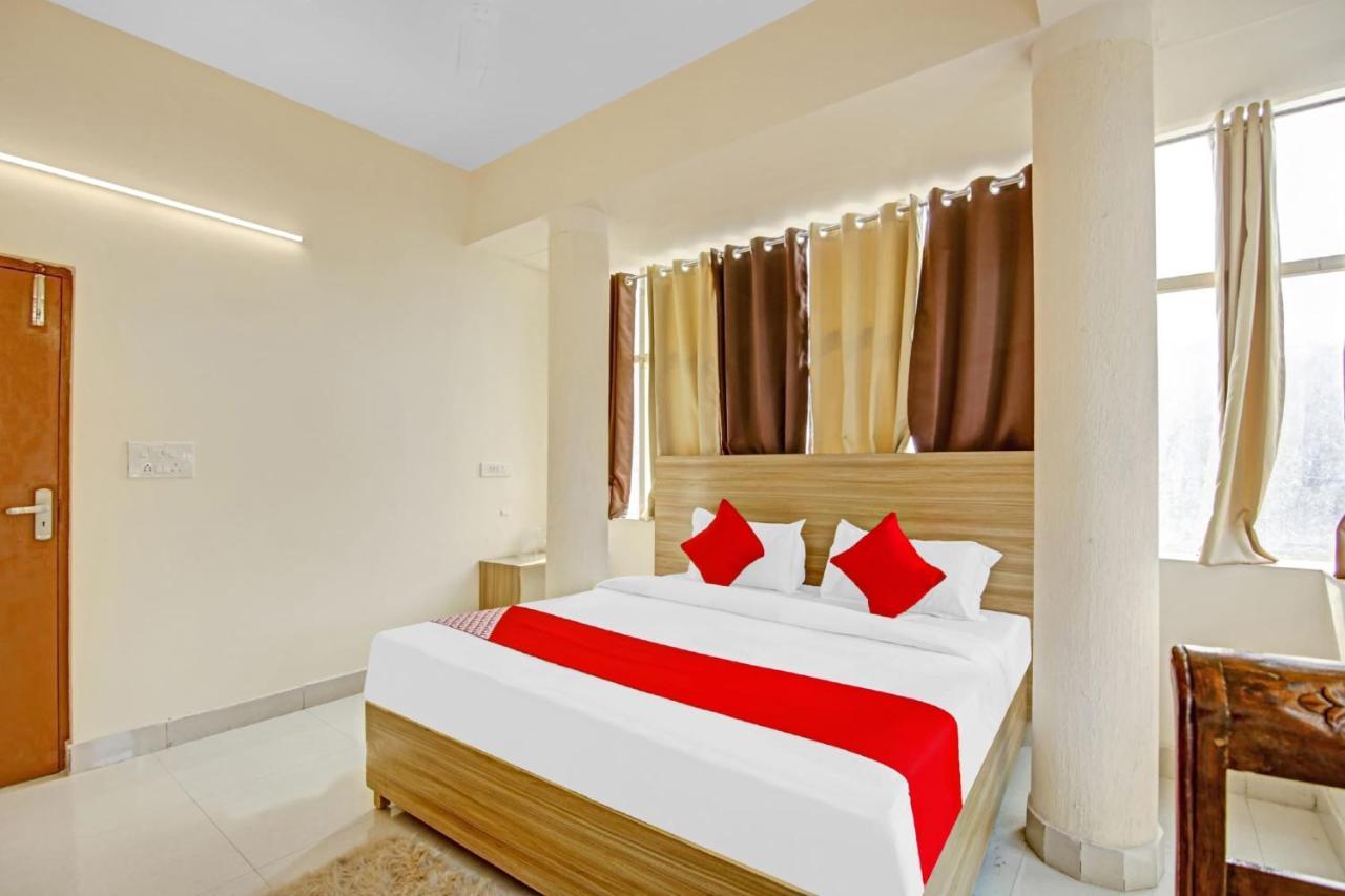Oyo Flagship 80772 Hotel The Grand Rdc Ghaziabad Exterior photo