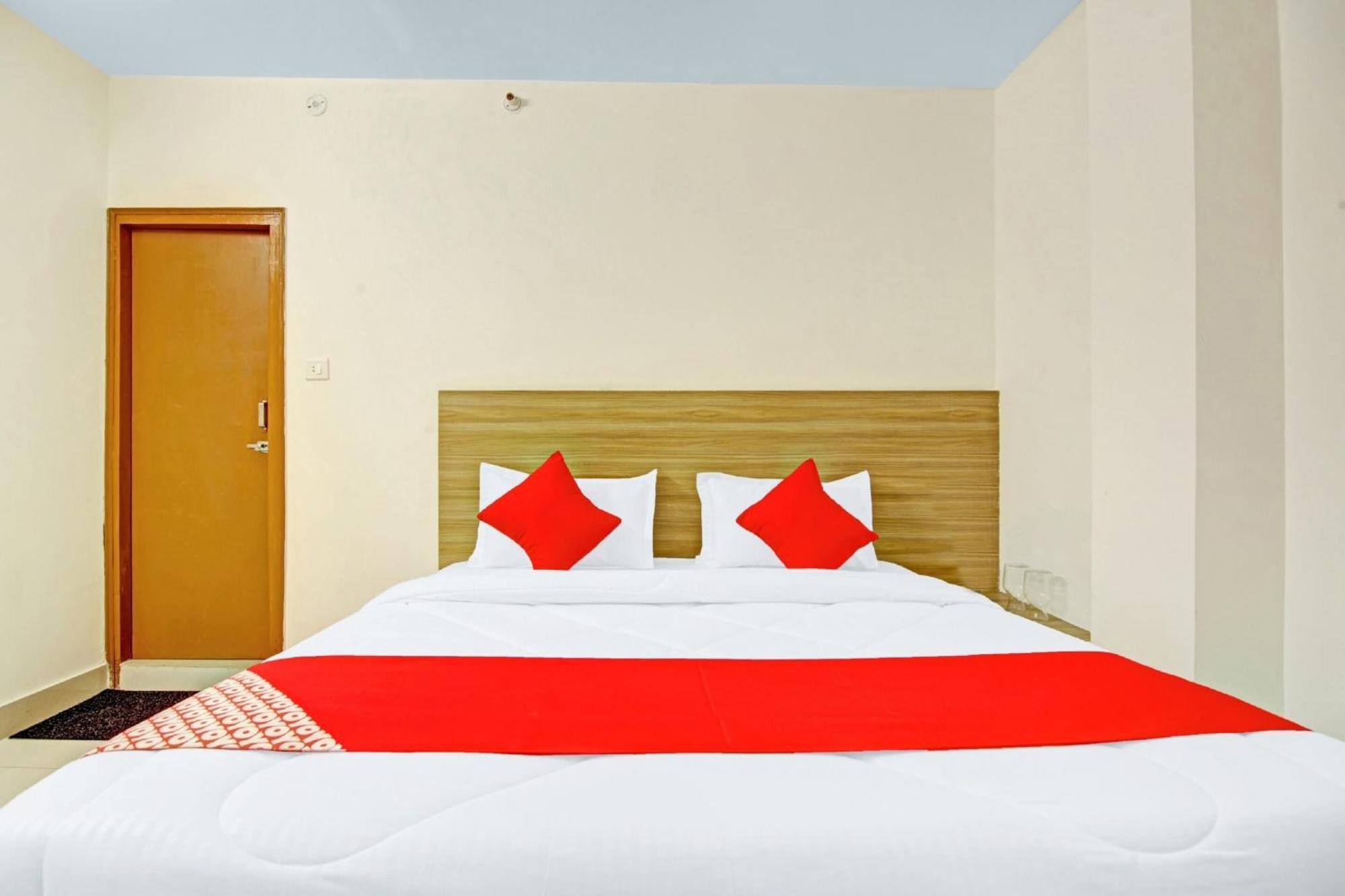 Oyo Flagship 80772 Hotel The Grand Rdc Ghaziabad Exterior photo
